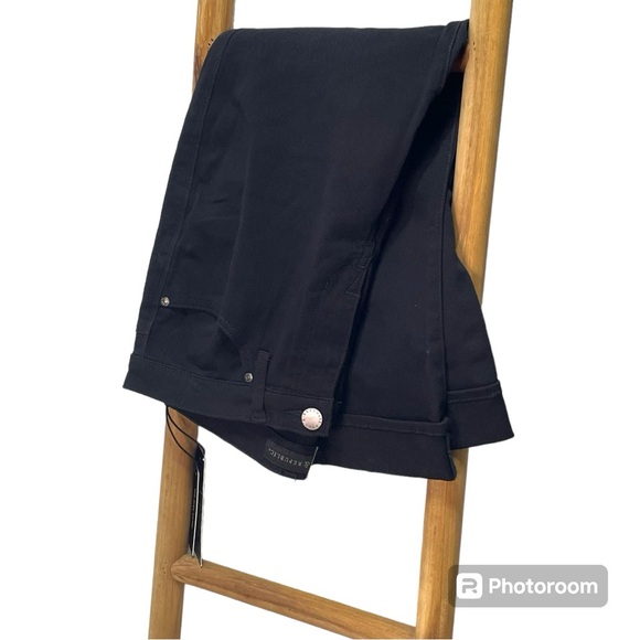 Rock & Rebublic Kendall Mid Rise Capri in Black NWT Women's Size 12 - Picture 4 of 14